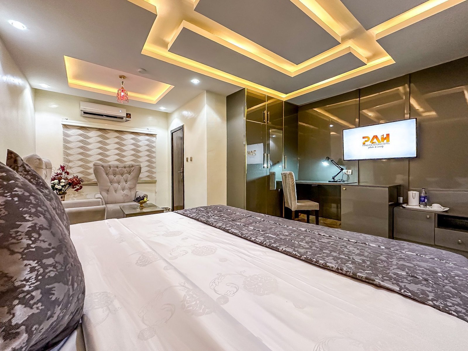 Luxury Deluxe Suite